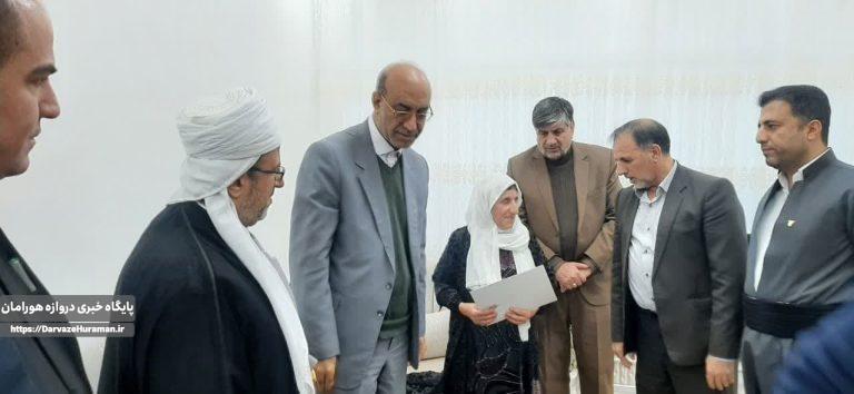 تجلیل استاندار کرمانشاه از خانواده شهید روانسری
