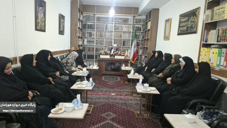 دیدار مسئول حوزه حضرت خدیجه کبری(س) و خواهران بسیجی با امام جمعه روانسر؛ تأکید بر ترویج فرهنگ عفاف و حجاب با رویکرد فرهنگی و قرآنی