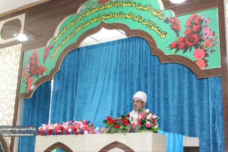امام جمعه روانسر: تکریم والدین از نخستین سفارشهای الهی پس از توحید است