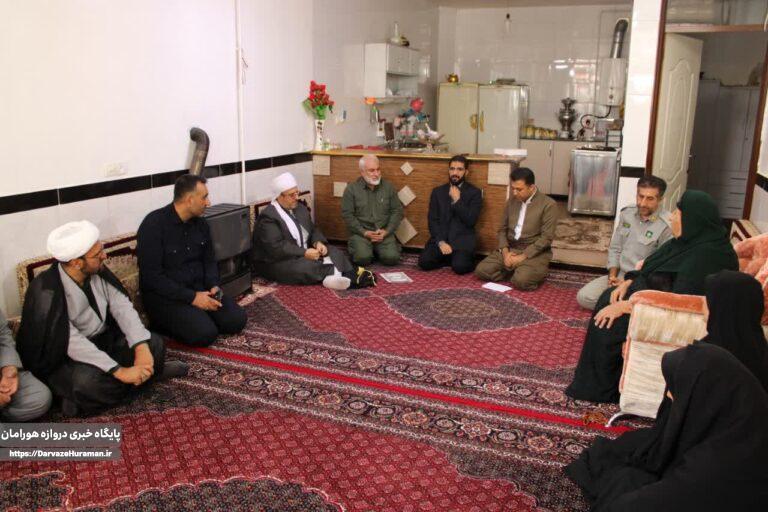 فرمانده جدید سپاه روانسر در نخستین روز کاری با امام جمعه و خانوادههای معظم شهدا دیدار کرد